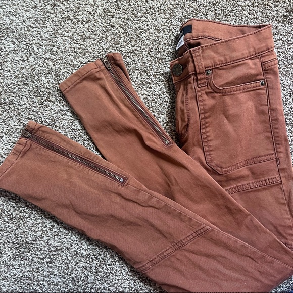 BDG Burnt Orange Mid-rise Cropped Panel Skinny Jeans Women's size 25 - Picture 2 of 4